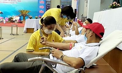 Gần 400 tình nguyện viên và đoàn viên thanh niên ngành than tham gia hiến máu tình nguyện