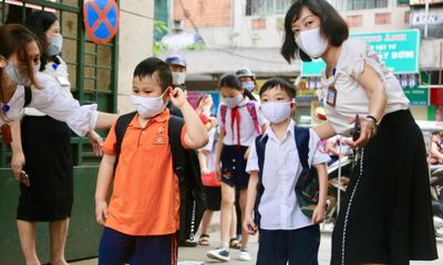 Học sinh mầm non, tiểu học Hà Nội đi học trở lại: Nhiều em ngơ ngác quên vị trí lớp học