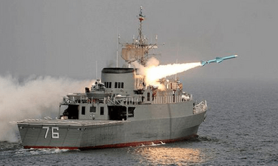 Iran công bố video tàu hải quân bị tên lửa bắn nhầm trong tập trận