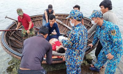 Quân y đảo Tiên Nữ kịp thời cấp cứu ngư dân gặp nạn