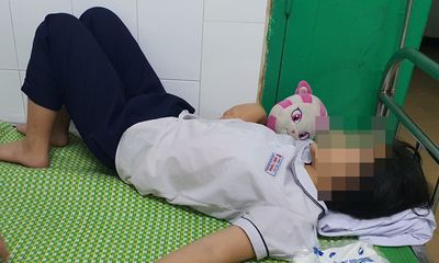Hàng chục học sinh Hải Phòng nhập viện cấp cứu sau khi uống nước ngọt cô giáo đưa