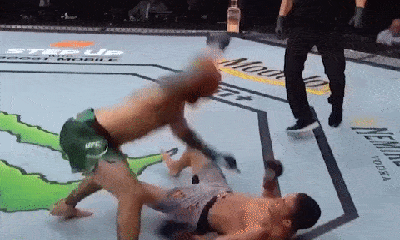 Video: Võ sĩ UFC vẫn ra đòn cực mạnh dù đối thủ đã nằm sàn, không còn sức chống đỡ