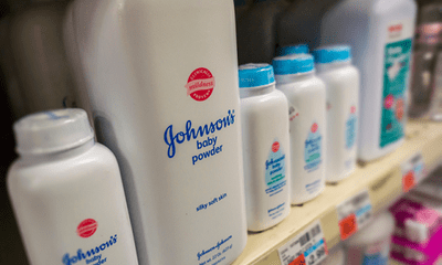 Johnson & Johnson ngừng bán phấn rôm sau cáo buộc chứa chất gây ung thư