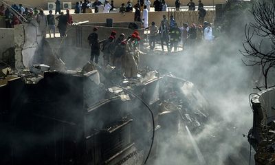 Thoát chết thần kỳ trong vụ rơi máy bay chở khách tại Pakistan