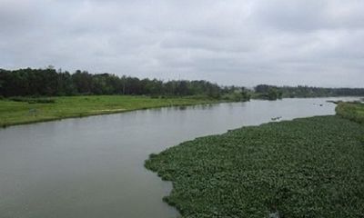 Hà Nội: Hoảng hồn phát hiện thi thể nam thanh niên mặc áo xanh nổi trên mặt sông
