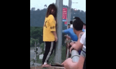 Video: Nam thanh niên nhanh trí ôm lấy cô gái trẻ định nhảy cầu tự tử ở Lào Cai
