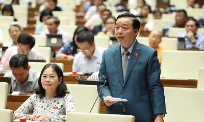 Bộ trưởng TN&MT Trần Hồng Hà giải trình trước Quốc hội về việc thu phí rác sinh hoạt theo kg