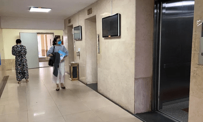 Hà Nội: Người đàn ông 60 tuổi bị tố dâm ô bé trai trong thang máy chung cư