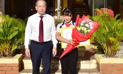 Chủ tịch Thừa Thiên Huế tuyên dương nữ sinh viết bức thư 