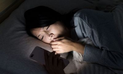 6 thói quen trước khi ngủ khiến cơ thể nhanh lão hóa, giảm tuổi thọ, điều thứ 2 có đến 99% người trẻ mắc phải