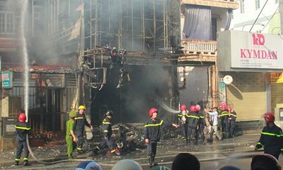Cháy lớn thiêu rụi shop thời trang ở Thừa Thiên Huế