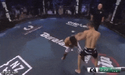 Video: Võ sĩ MMA khiến đối thủ 