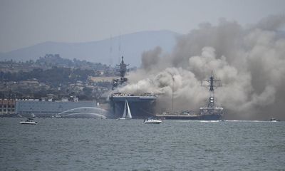 Tàu chiến Mỹ cháy suốt hơn 24 giờ, số người bị thương tăng cao