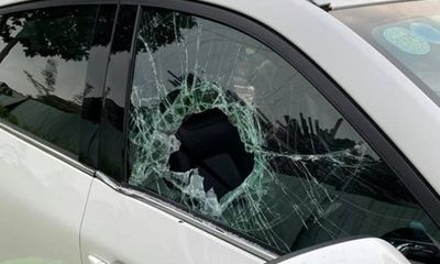 Truy tìm nghi phạm liều lĩnh đập vỡ kính ô tô để trộm 900 triệu đồng