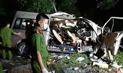 Hiện trường vụ tai nạn thảm khốc xe khách đấu đầu xe tải ở Bình Thuận, 8 người chết