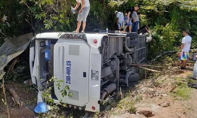 Vụ lật xe du lịch ở Quảng Bình: Số người chết tăng lên 13, huy động hơn 100 người cứu hộ