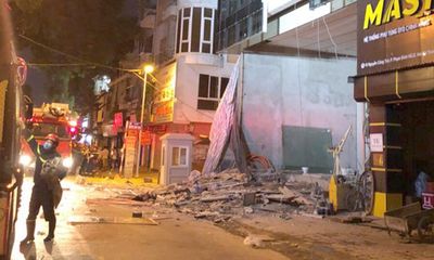 Nhân chứng vụ gãy thang công trình, 4 người thương vong ở Hà Nội: Tòa nhà tóe lửa, người nằm la liệt