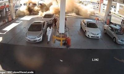 Video: Trạm xăng bất ngờ phát nổ như bom khi xe bồn đang tiếp nhiên liệu