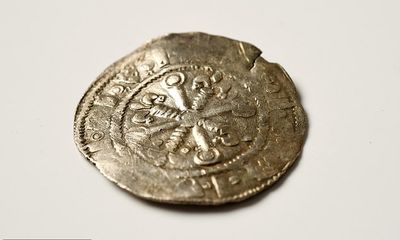 Một đồng xu được phát hiện gần địa điểm của Trận chiến Lincoln 1141 được rao bán hơn 300 triệu đồng