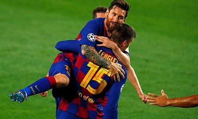 Lập siêu phẩm đưa Barca vào tứ kết, Messi đi vào lịch sử Champions League