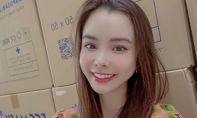 Người đẹp Huỳnh Vy tặng 50.000 khẩu trang cho người dân
