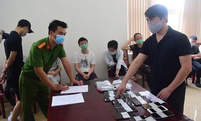 Phạt hơn 140 triệu đồng, trục xuất 7 người Trung Quốc thuê khách sạn tổ chức đánh bạc trực tuyến
