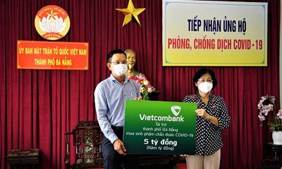 Vietcombank ủng hộ 5 tỷ đồng chung tay cùng thành phố Đà Nẵng đẩy lùi COVID-19