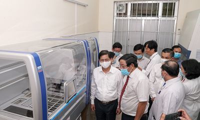 Tập đoàn Hưng Thịnh trao tặng hệ thống máy xét nghiệm tự động QIAsymphony cho Bệnh viện Đa khoa tỉnh Khánh Hòa 