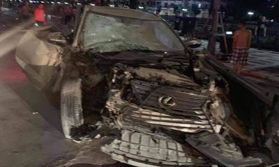 Xe Lexus gây tai nạn liên hoàn trên phố đi bộ khiến nữ công an tử vong