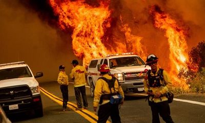 Hy hữu: Lính cứu hỏa bị mất cắp khi đang chữa cháy tại California