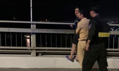 Giải cứu người phụ nữ định nhảy cầu Bãi Cháy vì bị chồng thường xuyên đánh, đuổi ra khỏi nhà