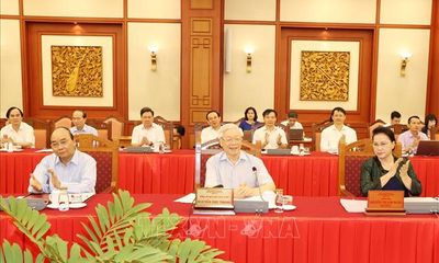 Bộ Chính trị làm việc với Ban Thường vụ Thành ủy Hà Nội