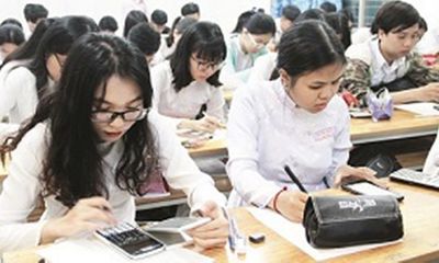 Bộ Giáo dục-Đào tạo nói gì về quy định cho phép học sinh dùng điện thoại trong lớp?