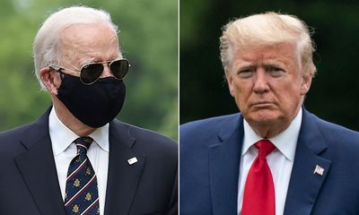 Tổng thống Trump công kích ông Joe Biden đeo khẩu trang vì muốn che gương mặt 