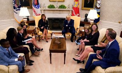Chân dung người phụ nữ được Tổng thống Trump đề cử cho Tòa án Tối cao Mỹ