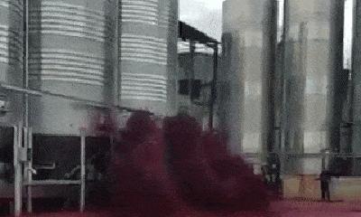 Video: 50.000 lít rượu vang đổ ra ngoài như thác, nghe lý do ai cũng xót của