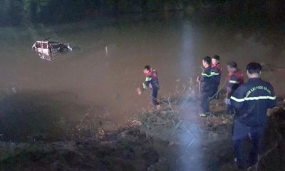 Nhân chứng vụ ô tô lao xuống sông, 5 người chết: Chiếc xe lật ngửa dưới đáy, nước đầy trong xe