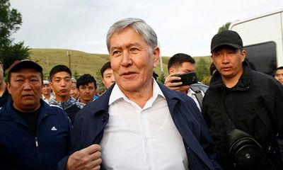 Người biểu tình Kyrgyzstan chiếm trụ sở chính quyền, phóng thích cựu tổng thống khỏi nhà tù