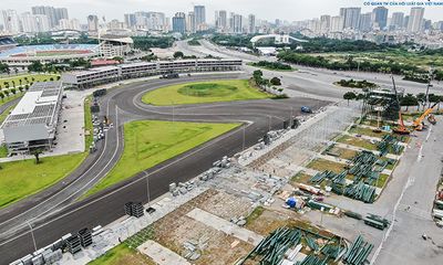 Hà Nội: Công nhân khẩn trương tháo dỡ các hạng mục của đường đua F1 sau gần 7 tháng tạm hoãn