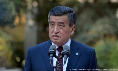 Kyrgyzstan hỗn loạn: Tổng thống ban bố tình trạng khẩn cấp ở thủ đô, úp mở ý định từ chức