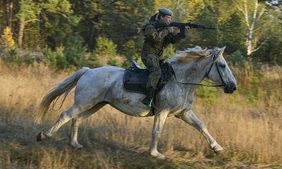 Chiêm ngưỡng nhan sắc “hút hồn” nhưng đầy mạnh mẽ của các “bóng hồng” quân đội Nga trên lưng ngựa
