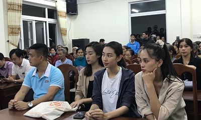 Đỗ Mỹ Linh, Tiểu Vy, Lương Thuỳ Linh có mặt tại Huế, trao quà cho người dân gặp khó khăn sau bão lũ