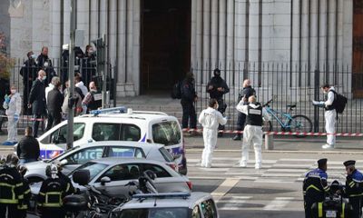 Khủng bố tại Pháp: Đối tượng nghi liên quan tới Hồi giáo cực đoan đâm dao hàng loạt bên ngoài nhà thờ, 3 người chết 
