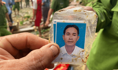 Vụ sạt lở kinh hoàng ở Trà Leng: Xúc động tìm thấy tấm ảnh thẻ, chiếc cặp da của Bí thư xã