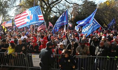 Hàng nghìn người ủng hộ Tổng thống Trump biểu tình, phản đối 