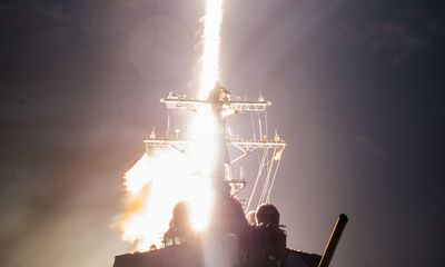 Video: Tàu chiến Mỹ thử nghiệm hệ thống phóng thủ tên lửa, bắn hạ thành công ICBM