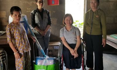 Huế: Tặng quà hỗ trợ cho những hộ gia đình người khuyết tật chịu ảnh hưởng mưa lũ