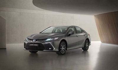 Toyota Camry Hybrid 2021 ra mắt với nhiều công nghệ, nâng cấp hiện đại 
