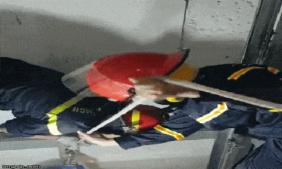 Video: Cảnh sát giải cứu người phụ nữ kẹt trong thang máy