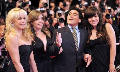 Các con gái Maradona kiện ra tòa để tranh quyền thừa kế tài sản